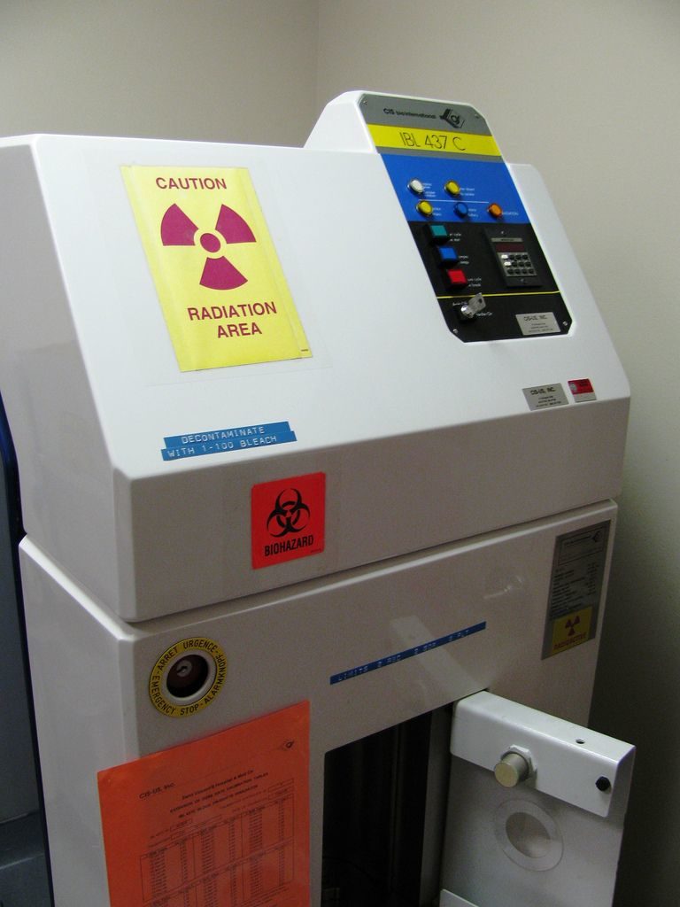 A cesium blood irradiator at a New York City hospital. June 29, 2010. Creative Commons license: https://creativecommons.org/licenses/by-nd/2.0/